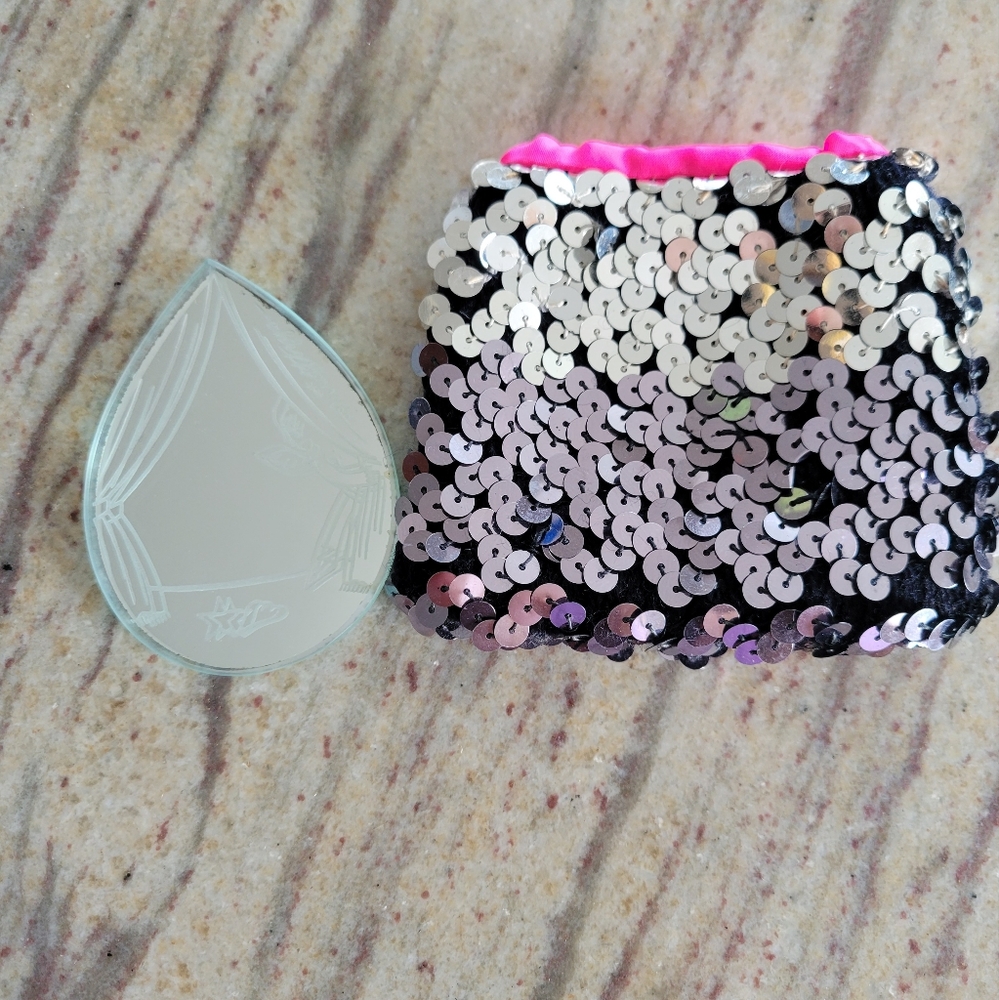 Mic Itaya mirror and pouch